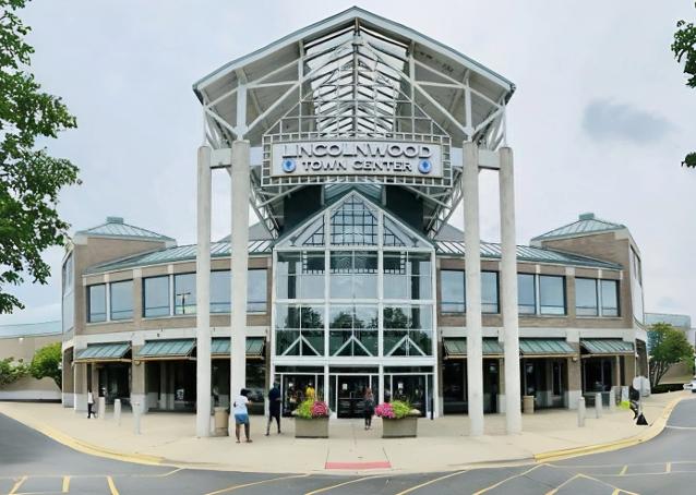 LICOLNWOOD TOWN CENTER