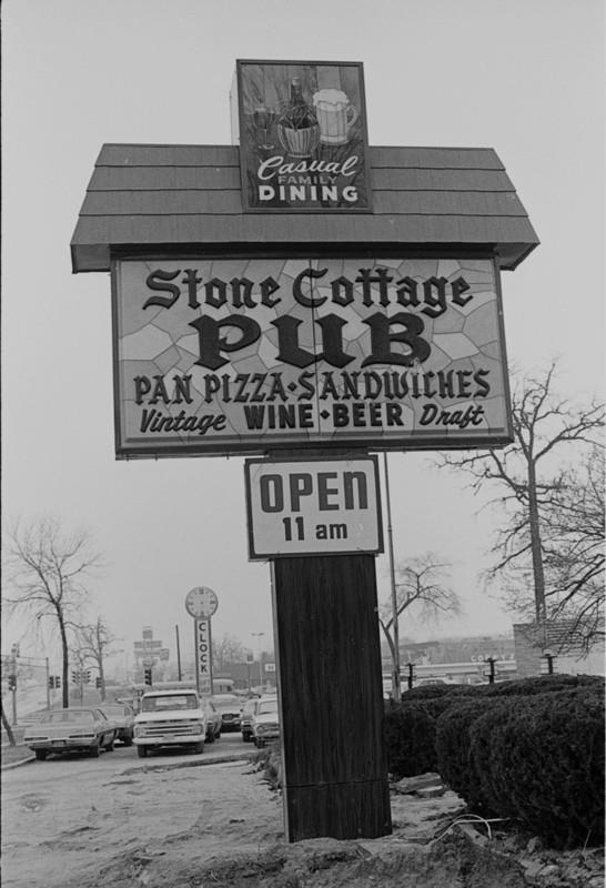 stone cottage pub elmhurst 