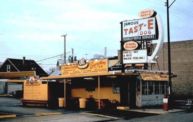 Tast-e Hast-e Dog / Milwaukee Ave in Chicago, IL. 