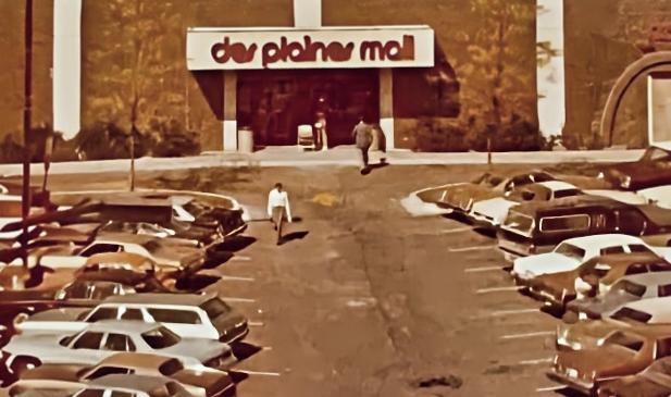 DES PLAINES MALL IL.
